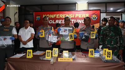 Polda Sulawesi Utara (Sulut) menetapkan dan menahan tujuh orang tersangka dalam kasus bentrok di Bitung, Sabtu (25/11/23)