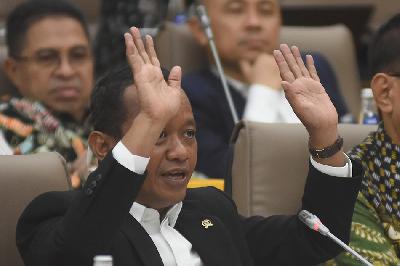 Menteri Investasi/Kepala BKPM Bahlil Lahadalia mengikuti rapat kerja dengan Komisi VI DPR di Kompleks Parlemen, Senayan, Jakarta, 2 Oktober 2023. ANTARA/Indrianto Eko Suwarso