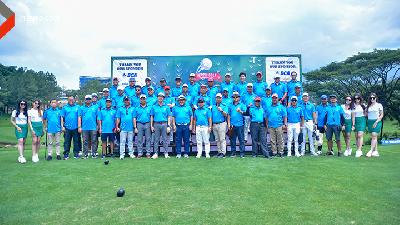 Puluhan hadiah membuat peserta bahagia. Pembalap Rio Haryanto menikmati keseruan bermain di Sentul Highlands Golf Club.