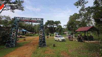 Pos perbatasan Indonesia-Malaysia di Desa Temajuk,  Kalimantan Barat