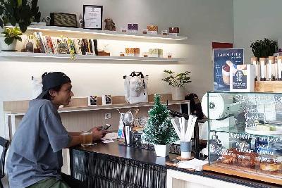 Suasana Tenun Coffee Roasters di Jl Tulodong Bawah, Jakarta. Tempo/Jihan Ristiyanti