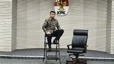 Ketua KPK sementara, Nawawi Pomolango, dalam wawancara dengan redaksi Majalah Tempo, di gedung Komisi Pemberantasan Korupsi, Jakarta, 22 Desember 2023/Tempo/Imam Sukamto