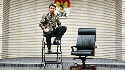 Corruption Eradication Commission (KPK) Interim Chair Nawawi Pomolango has a photo session after an interview with Tempo  at the KPK building, Jakarta, December 22. 
TEMPO/Imam Sukamto
