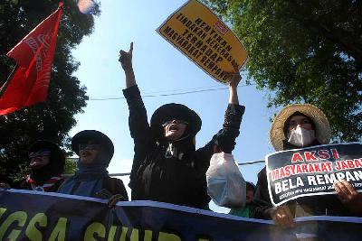 Aksi unjuk rasa bela Rempang di depan Gedung Sate, Bandung, Jawa Barat, 26 September 2023. TEMPO/Prima mulia