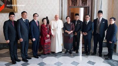 Bendahara Umum DPP PDIP Olly Dondokambey ikut mendampingi Presiden Kelima RI yang juga Ketua Umum DPP PDIP  Megawati Soekarnoputri bertemu Paus Fransiskus di Vatikan (18/12/2023).
