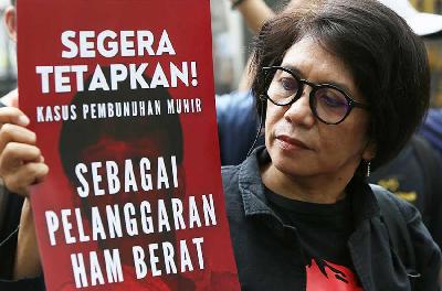 Aktivis Hak Asasi Manusia, Suciwati, istri dari Munir Said Thalib saat Peringatan 19 Tahun Pembunuhan Munir di Kantor Komnas HAM, Jakarta, 7 September 2023.  TEMPO/Subekti