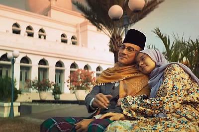 Vino G Bastian (kiri) saat memerankan Haji Abdul Malik Karim Amrullah dan Laudya Cynthia Bella memerankan Siti Raham dalam film Buya Hamka & Siti Raham Vol 2. Dok. Falcon