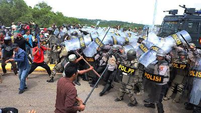 Bentrok warga Pulau Rempang dengan aparat kepolisian , 7 September 2023/Dok. BP Batam