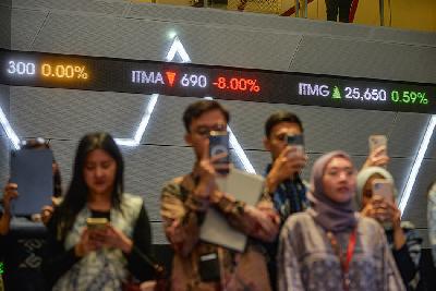 Suasana penutupan perdagangan Indeks Harga Saham Gabungan di Bursa Efek Indonesia, Jakarta, 29 Desember 2023. TEMPO/Tony Hartawan