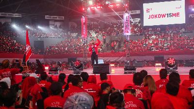 Giring Ganesha memberikan pidato politik di depan pengurus dan kader PSI dalam acara Kopi Darat Nasional PSI di Tenis Indoor Senayan, Jakarta, 22 Agustus 2023. Tempo/Hilman Fathurrahman W