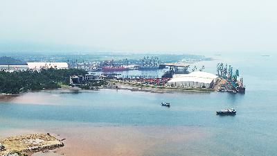 The Indonesia Morowali Industrial Park with seaport facility in Bahodopi subdistrict, Morowali Regency, Central Sulawesi, December 31. 
ANTARA/Mohamad Hamzah
