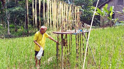 Prosesi ritual adat Aruh Basambu di Desa Kiyu, Hulu Sungai Tengah, Kalimantan Selatan, 31 Desember 2023/Handewi Pramesti