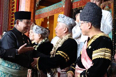 Menteri Pertahanan Prabowo Subianto (kiri) saat melakukan kunjungan kerja ke Sumatra Barat, 29 April 2023. DOK. KEMHAN