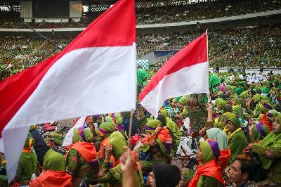 Peserta acara harlah ke-78 Muslimat Nahdlatul Ulama di Stadion Gelora Bung Karno, Jakarta, 20 Januari 2024. TEMPO / Hilman Fathurrahman W