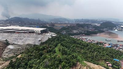 Foto udara kawasan industri berbasis nikel Indonesia Morowali Industrial Park atau PT IMIP di Kecamatan Bahodopi, Sulawesi Tengah,31 Desember 2023. ANTARA/Mohamad Hamzah