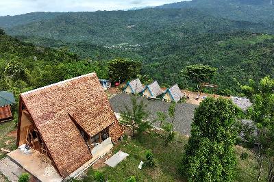 Wisata alam Puncak Indah Kapu di Desa Sani-sani, Kabupaten Kolaka, Sulawesi Tenggara, 24 Januari 2024. ANTARA/Jojon