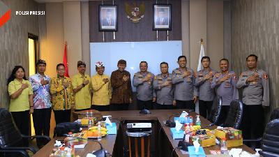 Untuk mewujudkan pesta demokrasi yang aman dan damai, Kepala Operasi Nusantara Cooling System (Kaops NCS) Inspektur Jenderal Polisi Asep Edi Suheri menemui tiga tokoh lintas agama.