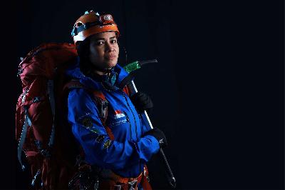 Pendaki Diansyah Putri Handayani saat sesi foto di Tanjung Barat, Jakarta, 24 Januari 2024. TEMPO/Bintari Rahmanita