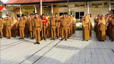 Wali Kota Padang, Hendri Septa meminta seluruh jajaran aparatur sipil negara (ASN) di Balai Kota Padang untuk lebih fokus lagi bekerja pada tahun ini. 