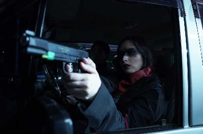 Aktris Chelsea Islan beradegan dalam serial superhero Tira. Dok. EJ Studio/Eriek Juragan
