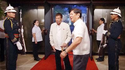Presiden Filipina Ferdinand “Bongbong” Marcos Jr menerima kunjungan Rodrigo Duterte di Istana Malacanang, Filipina, Agustus 2023. rtvm.gov.ph