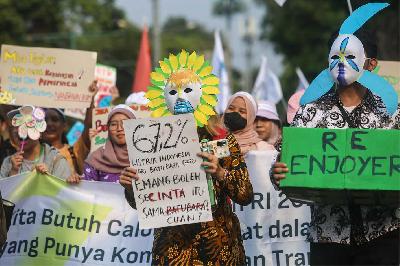 Aksi krisis iklim di depan Kantor KPU, Jakarta, November 2023. TEMPO/ Hilman Fathurrahman W