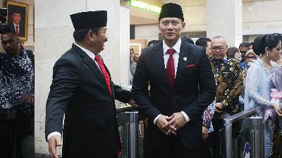 Newly-installed Coordinating Minister for Political, Legal and Security Affairs Hadi Tjahjanto welcomes his successor Agrarian and Spatial Planning (ATR) Minister/National Land Agency (BPN) Chief Agus Harimurti Yudhoyono at the ATR/BPN Ministry building, Jakarta, February 21. 
TEMPO/Hilman Fathurrahman W
