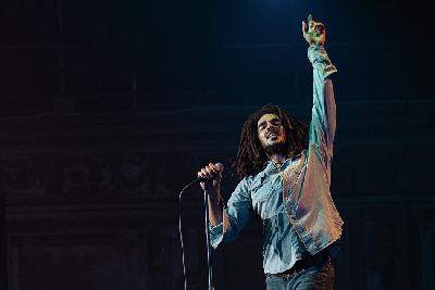 Bob Marley (Kingsley Ben-Adir ) dalam film "Bob Marley: One Love" (2024) yang disutradarai Reinaldo Marcus Green. Dok. Paramount Pictures
