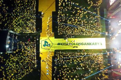 Foto udara kampanye akbar Partai Golkar di area Stadion Pakansari, Kabupaten Bogor, Jawa Barat, 7 Februari 2024. ANTARA/Yulius Satria Wijaya