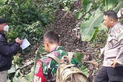 Suasana penemuan mayat Dul Kosim, korban penganiayaan di wilayah Desa Sumur Bandung, Kecamatan Cipatat, Kabupaten Bandung Barat, 24 Juli 2023. Istimewa