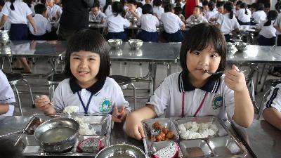 Program makan siang yang disponsori oleh Ajinomoto di Sekolah Dasar Trung Trac, Ho Chi Minh, Vietnam. Dok.Ajinomoto