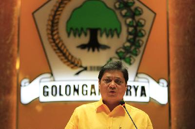 Ketua Umum Partai Golkar Airlangga Hartarto di kantor DPP Partai Golkar, Jakarta, 22 Januari 2018. TEMPO/Subekti