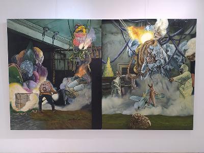 Lukisan karya Gilang Pradika berjudul Burn dalam pameran bertajuk TABLO! di CGartspace, Jakarta Selatan, 15 Maret 2024. Lukisan cat minyak ini dituang di atas kanvas berukuran 180x306 sentimeter. TEMPO/Indra Wijaya