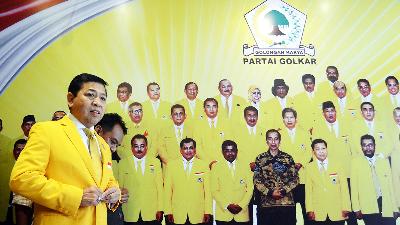 Setya Novanto ketika masih menjabat Ketua Umum Golkar, menunggu kunjungan silaturahmi politik di gedung DPP Partai Golkar, Jakarta, November 2016. Tempo/Imam Sukamto