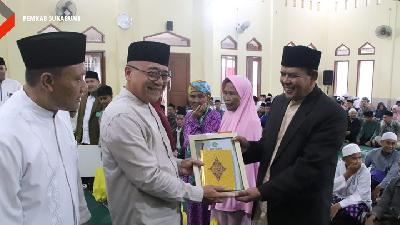 Wakil Bupati Sukabumi H. Iyos Somantri saat menghadiri Muhibah Ramadhan Tingkat Kabupaten Sukabumi Tahun 2024 / 1445 H di Masjid At-Taqwa - Kp. Cipetir Rt 7 Rw 3, Desa Sukamaju Kec Kadudampit Jumat, 15 Maret 2024.
