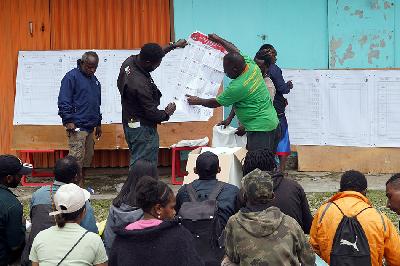 Pelaksanaan pemungutan suara ulang (PSU) di TPS 023 Wamena Kota, Papua Pegunungan, 24 Februari 2024. ANTARA/Iwan Adisaputra                      