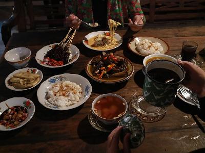 Sajian makanan dari Tengkleng Wedhus Lali Omah di Pesanggrahan, Jakarta, 9 Maret 2024. TEMPO/Ijar Karim