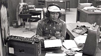 Putu Wijaya, saat menjadi wartawan Tempo, di Jakarta, 1977. Dok. Tempo/Ed Zoelverdi