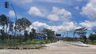 Suasana Gerbang Tol Kalianda di Desa Canggu, Kecamatan Kalianda, Kabupaten Lampung Selatan, 20 Maret 2024. Gerbang tersebut termasuk bagian Jalan Tol Trans Sumatera yang dikelola PT Hutama Karya (Persero), yang pengadaan lahannya diduga bermasalah dan sedang diselidiki Komisi Pemberantasan Korupsi/Tempo/Moh Khory Alfarizi