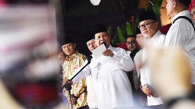 President-elect Prabowo Subianto (center), accompanied by the chairmen of the Onward Indonesia Coalition parties, delivers a speech after being declared the winner of the 2024 presidential election along with Gibran Rakabuming Raka by the General Election Commission in Kertanegara, Jakarta, March 20.
TEMPO /Taufan Rengganis
