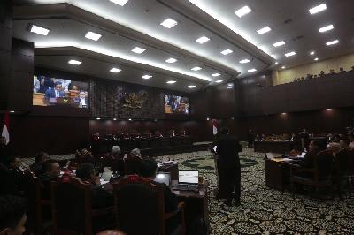 Calon wakil presiden nomor urut 03, Mahfud MD, berbicara dalam Sidang Perselisihan Hasil Pemilihan Umum (PHPU) di Gedung Mahkamah Kontitusi, Jakarta, 27 Maret 2024. TEMPO/Subekti
