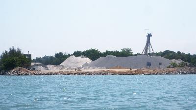 A granite production site on the coast of Karimun Besar Island, Karimun Regency, Riau Islands Province, March 24
TEMPO/Yogi Eka Sahputra

