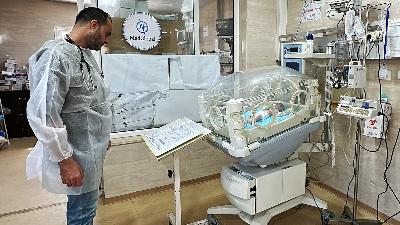 A newborn baby with feeding problems is receiving treatment at Kamal Adwan Hospital under harsh conditions due to lack of access to medicines, and is suffering from malnutrition due to the ongoing Israeli blockade in Beit Lahia, Gaza, March 11. 
Karam Hassan/Anadolu/REUTERS
