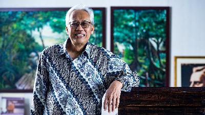 Muslim scholar Amin Abdullah poses after an interview with Tempo in Jakarta, March 21. 
TEMPO/Tony Hartawan
