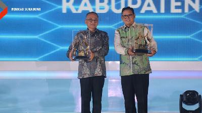 Wakil Bupati Sukabumi Iyos Somantri mewakili bupati menerima penghargaan untuk Pemkab Sukabumi  yakni penghargaan Pembangunan Daerah (PPD) tahun 2024 dalam acara Musrenbang untuk penyusunan Rencana Pembangunan Jangka Panjang (RPJP) provinsi Jawa Barat 2025-2045