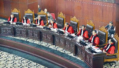 Sidang putusan perkara Perselisihan Hasil Pemilihan Umum Presiden dan Wakil Presiden 2024 dihadiri 8 hakim, di gedung Mahkamah Konstitusi (MK), Jakarta, 22 April 2024. Tempo/Febri Angga Palguna