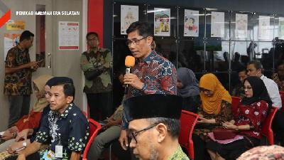 Kepala DLH Halmahera Selatan, Samsu Abubakar dalam diskusi bertajuk 'Pengelolaan Sampah dan Energi Terbarukan di Gedung Tempo, Jakarta, Kamis, 25 April 2024.