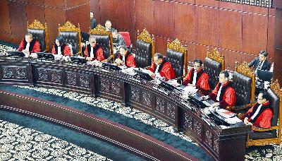 The verdict hearing of the 2024 presidential election dispute attended by eight judges, at the Constitutional Court building, Jakarta, April 22.
TEMPO/Febri Angga Palguna
