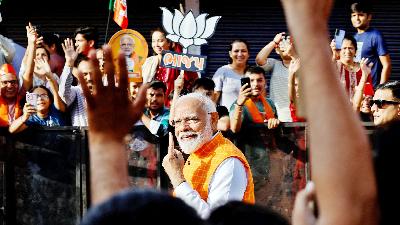 Perdana Menteri India Narendra Modi setelah memberikan suaranya pada pemilihan umum tahap ketiga, di Ahmedabad, India, 7 Mei 2024. Reuters/Adnan Abidi
