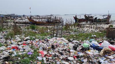 Sampah-sampah plastik di  Kepulauan Seribu/Muhammad Reza Cordova